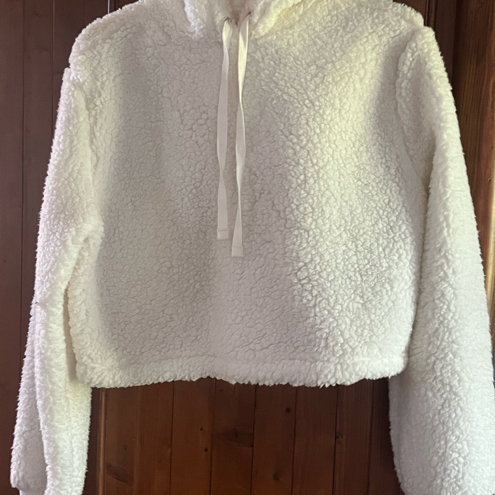 Hoodie crop style. Size S/M.